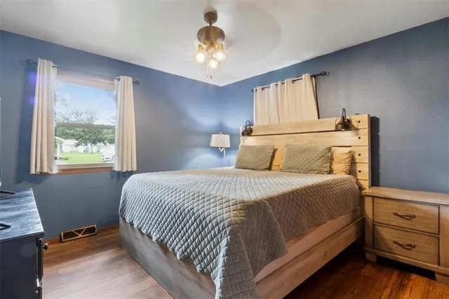 $179,900 | 23209 Oakwood Circle, Hermitage, MO 65668