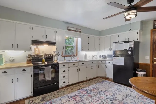 $179,900 | 23209 Oakwood Circle, Hermitage, MO 65668