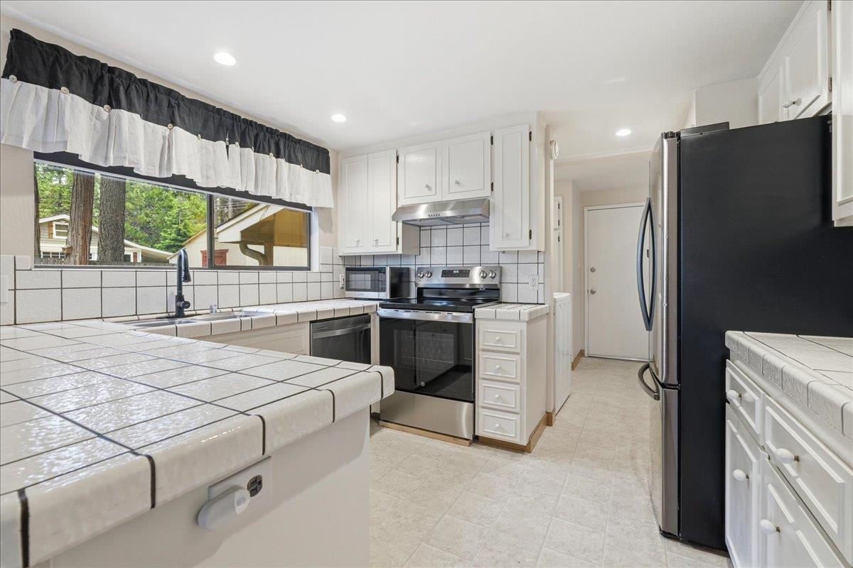 6775 Ridgeway Drive Pollock Pines, CA 95726 - Photo 14 of 54