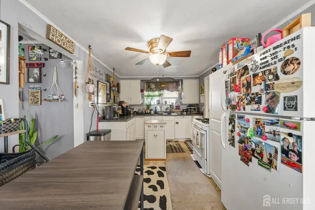 a very nice looking room with a lot of stuff