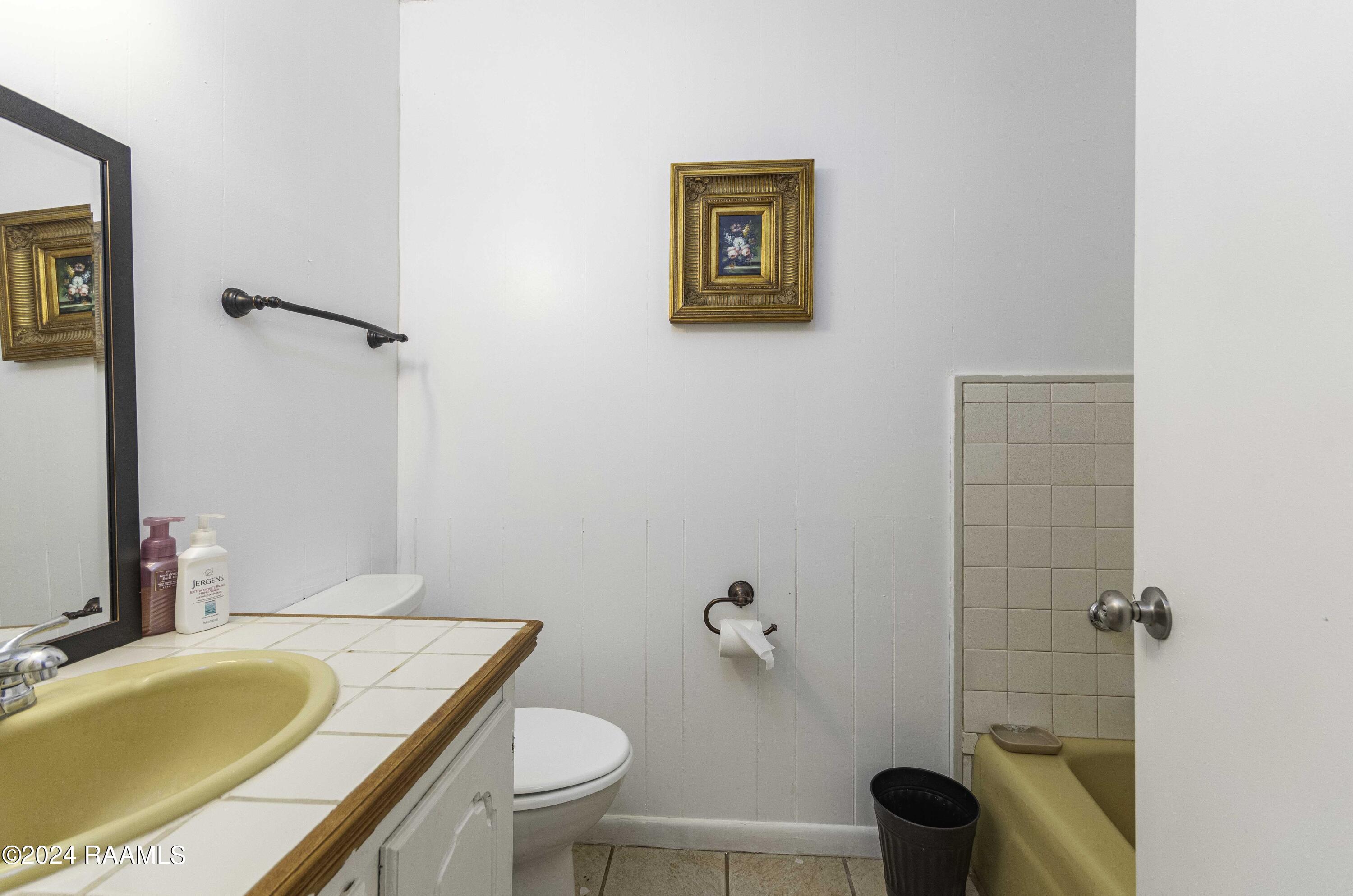 838 Country Ridge Road Opelousas, LA 70570 - Photo 26 of 39 Guest Bath 1