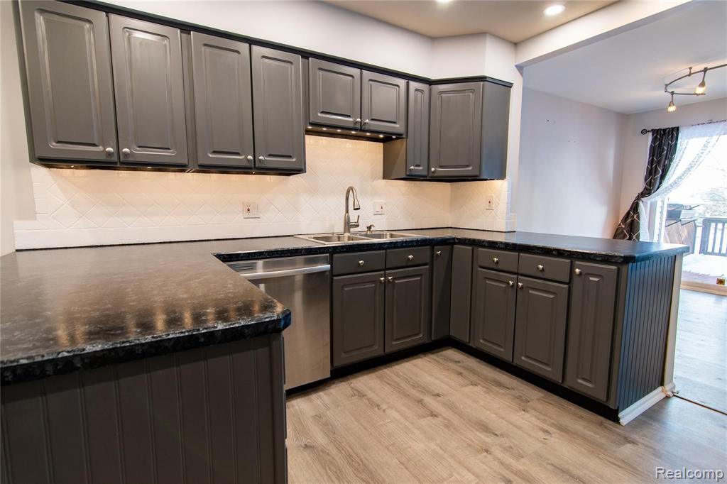 936 Golfview Court Rochester Hills, MI 48307 - Photo 6 of 47