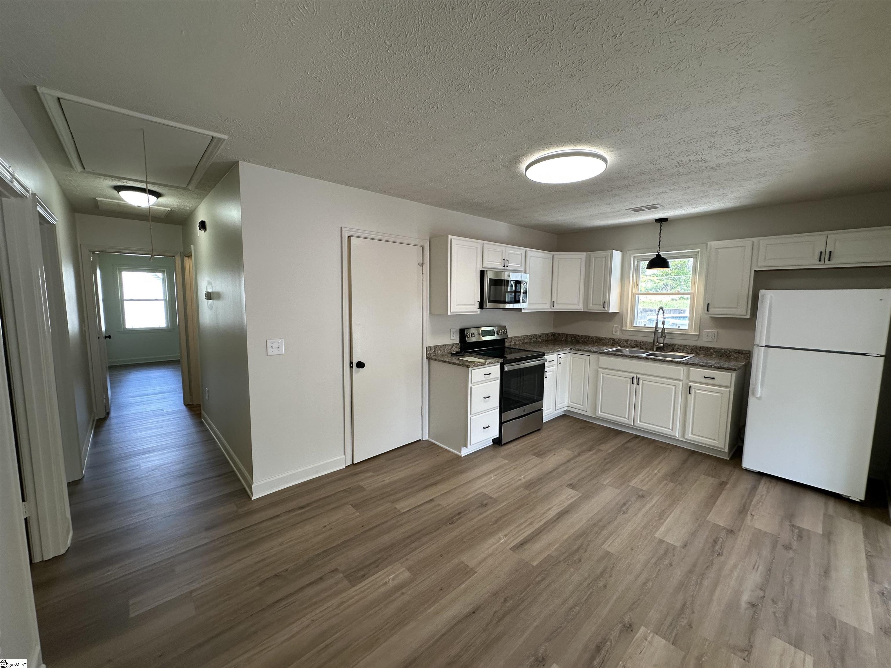 512 Rotterdam Road Easley, SC 29640 - Photo 3 of 24