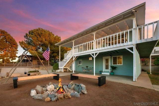 a view of a terrace with sky view