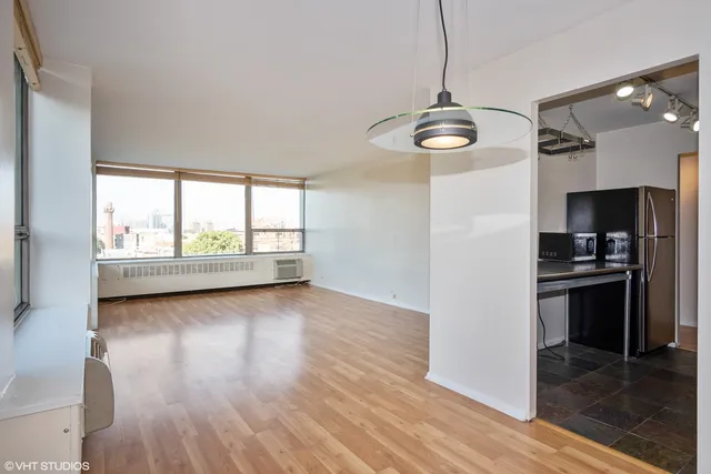 $2,500 | 1360 North Sandburg Terrace, Unit 811C, Chicago, IL 60610