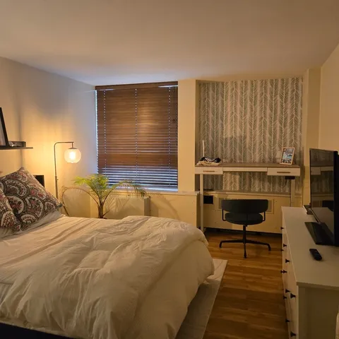 $2,500 | 1360 North Sandburg Terrace, Unit 811C, Chicago, IL 60610