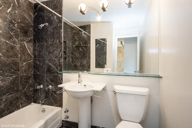 $2,500 | 1360 North Sandburg Terrace, Unit 811C, Chicago, IL 60610