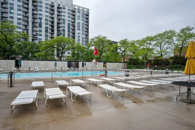 $2,500 | 1360 North Sandburg Terrace, Unit 811C, Chicago, IL 60610