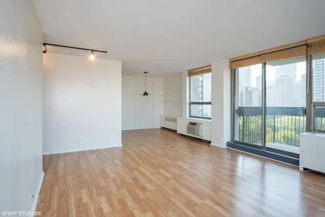 $2,500 | 1360 North Sandburg Terrace, Unit 811C, Chicago, IL 60610