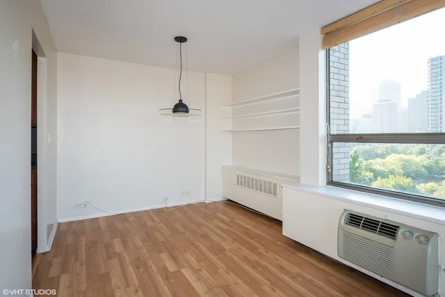 $2,500 | 1360 North Sandburg Terrace, Unit 811C, Chicago, IL 60610