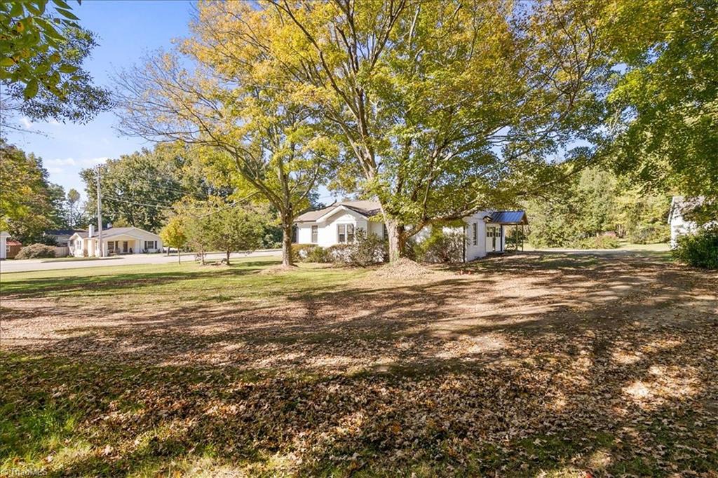 904 Old Winston Road High Point, NC 27265 - Photo 11 of 46 view from the side side