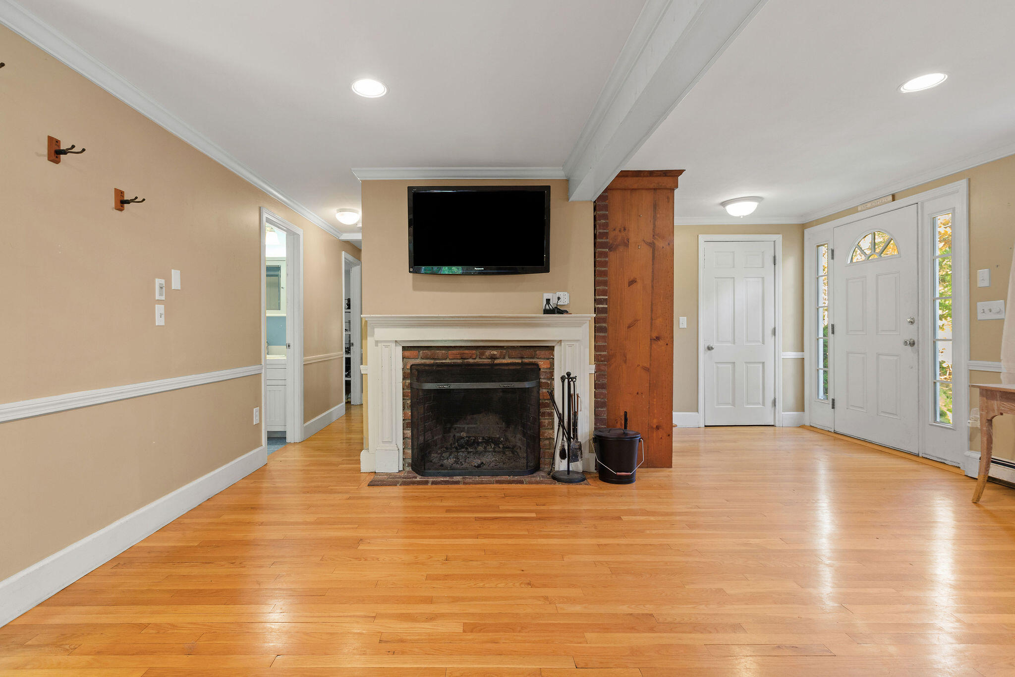 274 Commons Way Brewster, MA 02631 - Photo 11 of 32 a view of a livingroom with an empty space