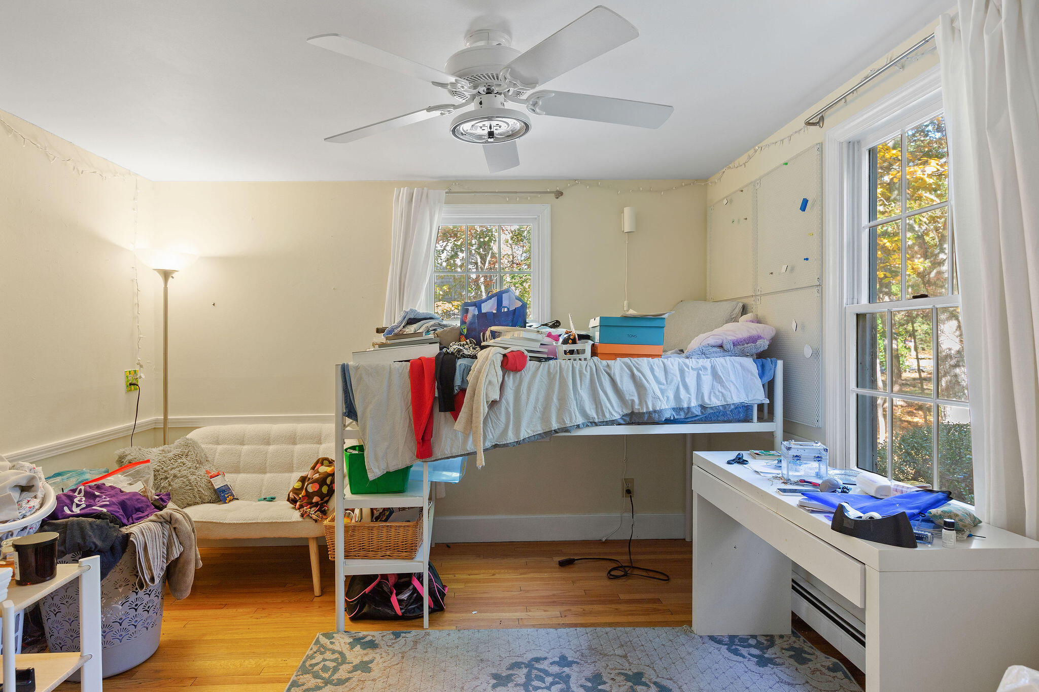 274 Commons Way Brewster, MA 02631 - Photo 24 of 32 a living room with furniture and a table