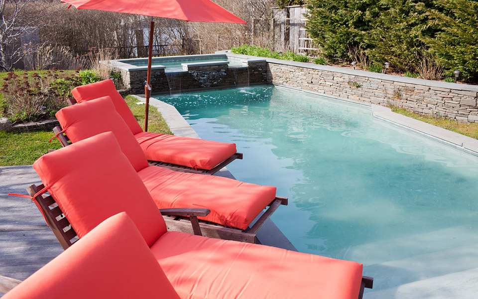 36 R Cliff Road Nantucket, MA 02554 - Photo 4 of 22 a backyard of a house with table and chairs