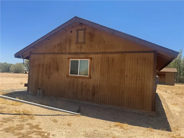 a view of a house with backyard space