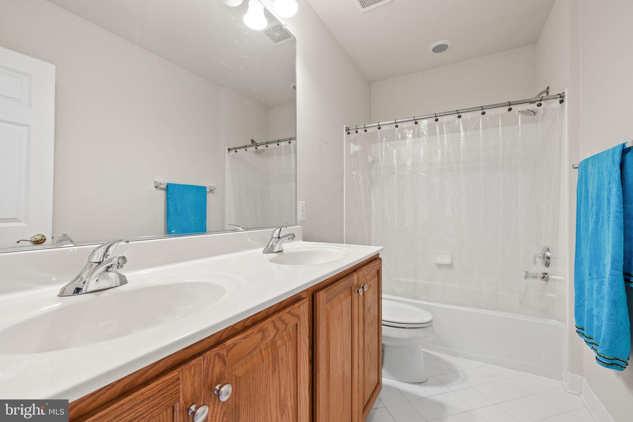 18547 Kerill Road Triangle, VA 22172 - Photo 33 of 38 Full Bathroom - Hallway