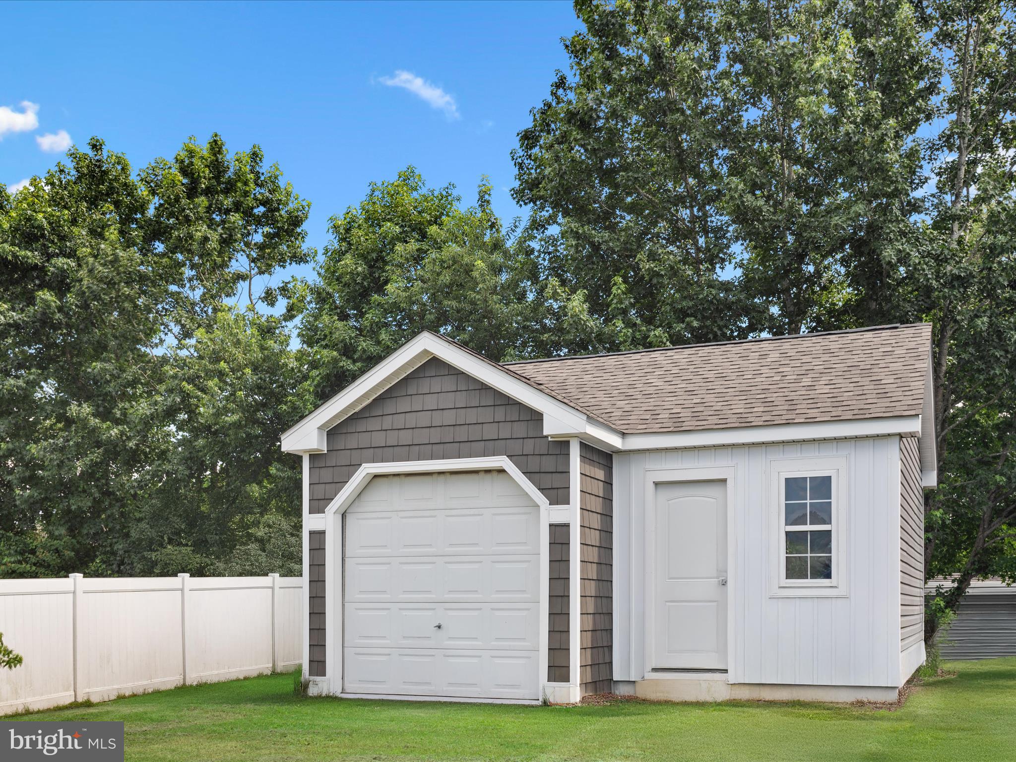 18362 Pin Oak Street Ellendale, DE 19941 - Photo 41 of 43 Detached Garage Secure Storage