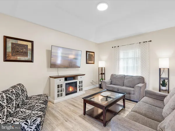 $390,000 | 18362 Pin Oak Street, Ellendale, DE 19941