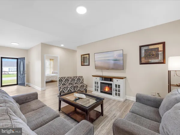 $390,000 | 18362 Pin Oak Street, Ellendale, DE 19941