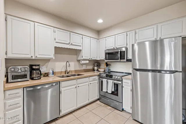 $2,000 | 2665 Valley View Drive, Unit 10127, Flagstaff, AZ 86004