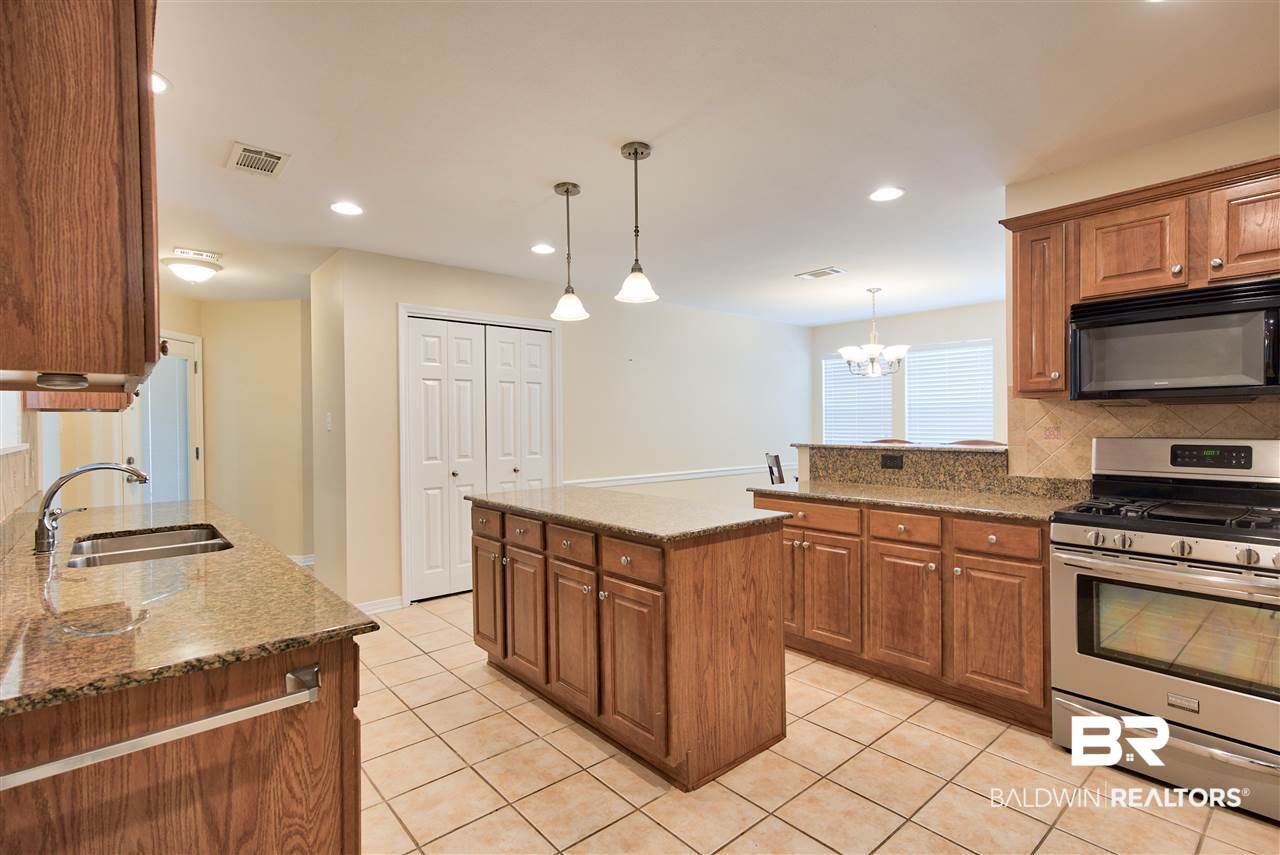 25525 Overlook Drive Loxley, AL 36551 - Photo 10 of 37 Kitchen