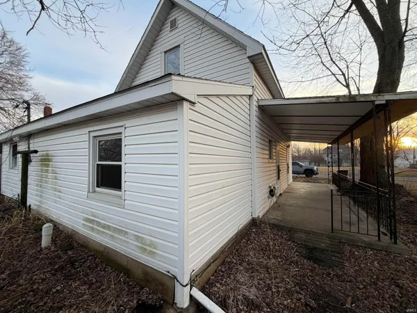 $29,900 | 105 North 2nd Avenue, Jonesboro, IN 46938