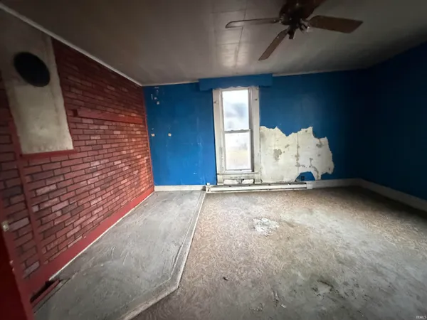 $29,900 | 105 North 2nd Avenue, Jonesboro, IN 46938