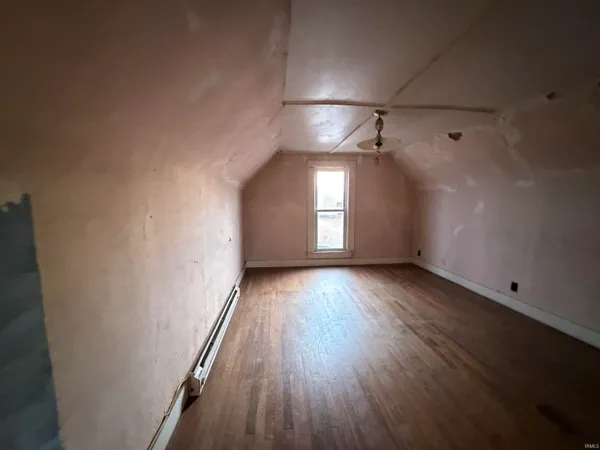 $29,900 | 105 North 2nd Avenue, Jonesboro, IN 46938