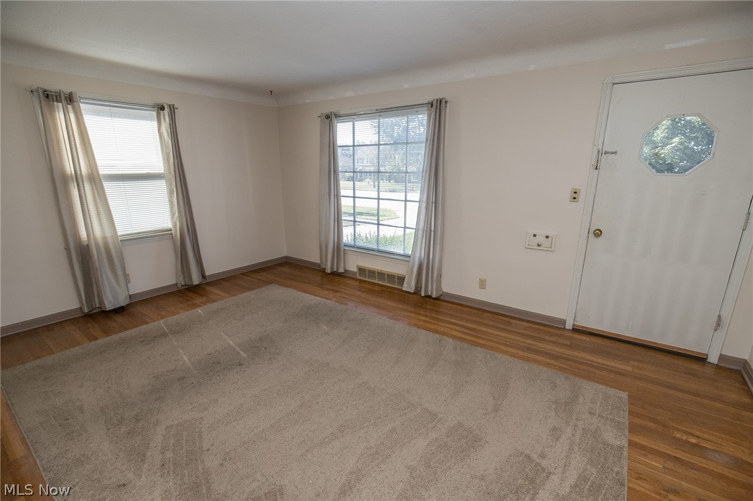7441 Pearl Road Cleveland, OH 44130 - Photo 7 of 34