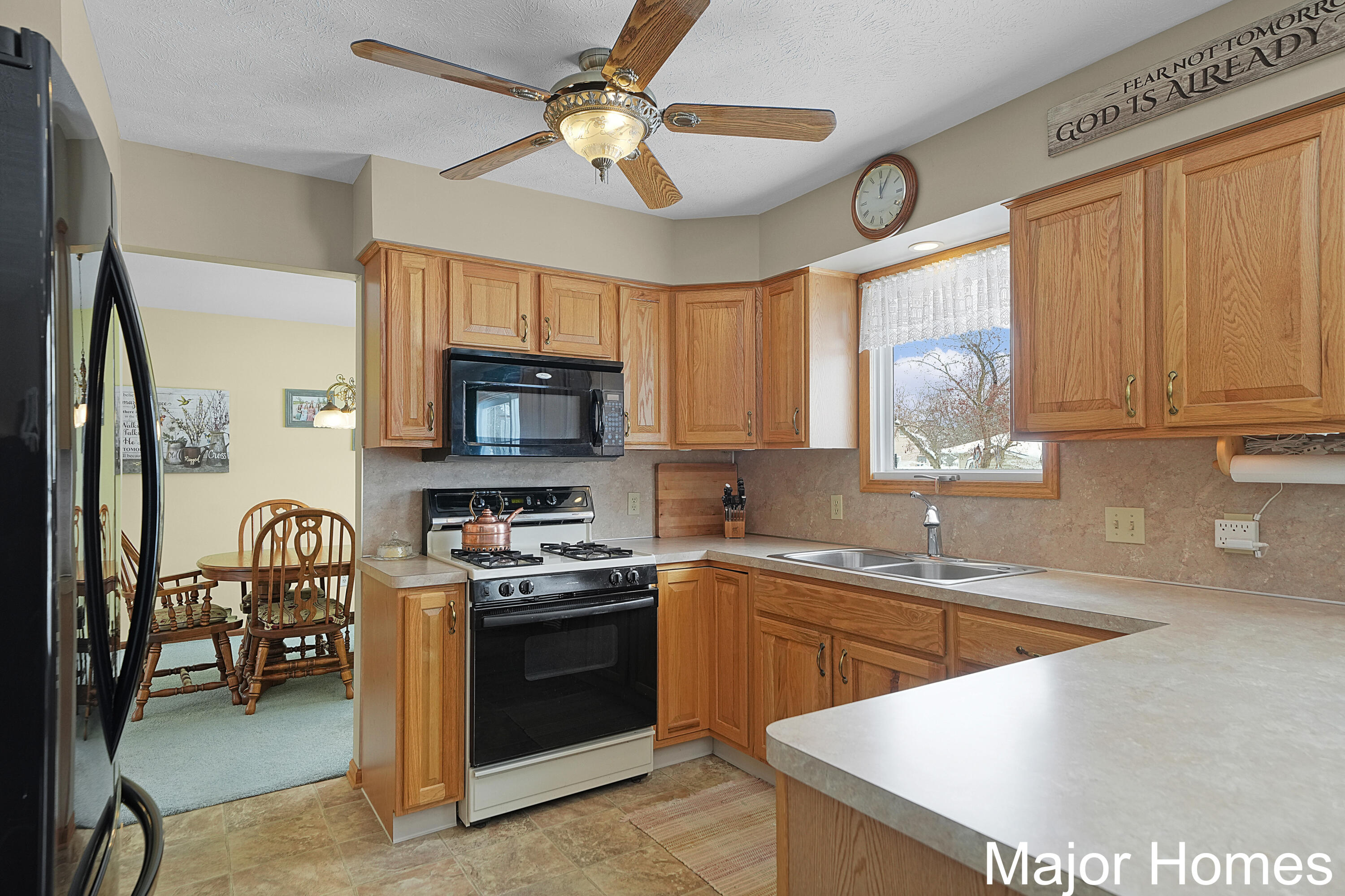 2133 Pinewood Street Jenison, MI 49428 - Photo 10 of 35 DSC05566