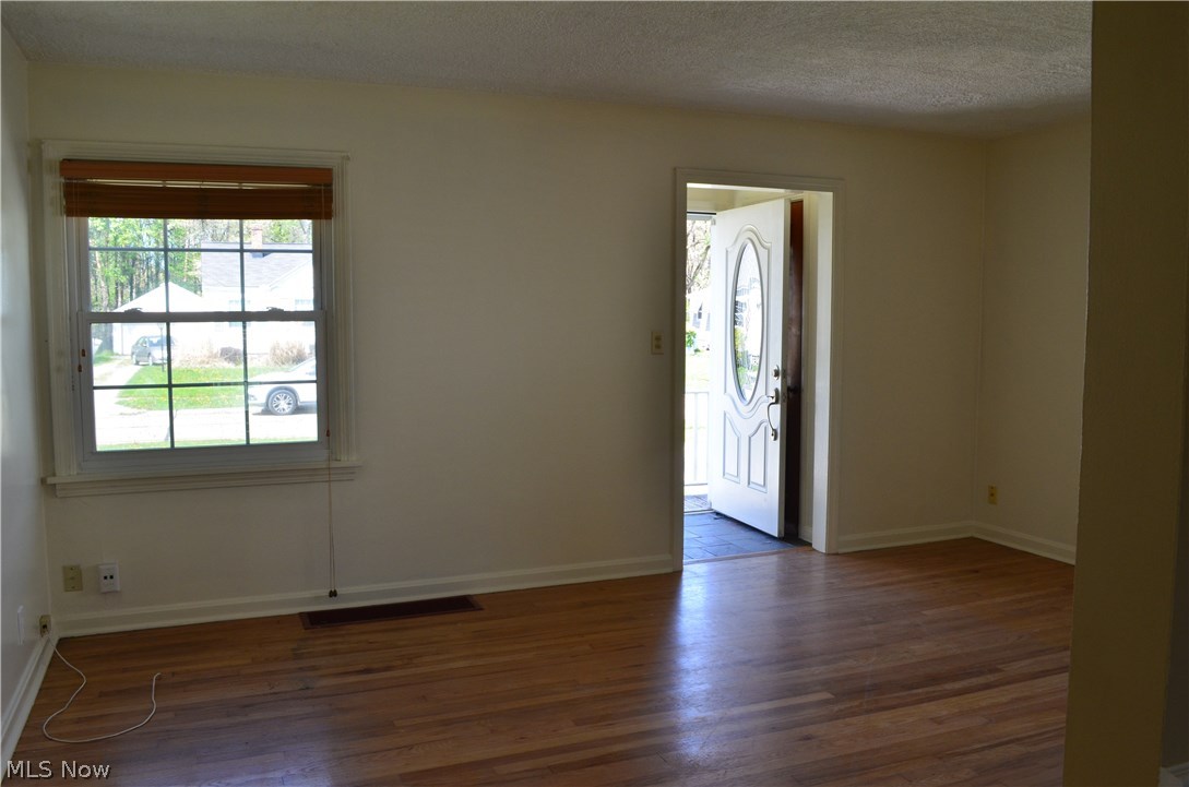 23477 Marion Road North Olmsted, OH 44070 - Photo 4 of 18