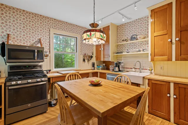 $525,000 | 26 Lincoln Street, Essex Junction, VT 05452