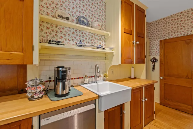 $525,000 | 26 Lincoln Street, Essex Junction, VT 05452