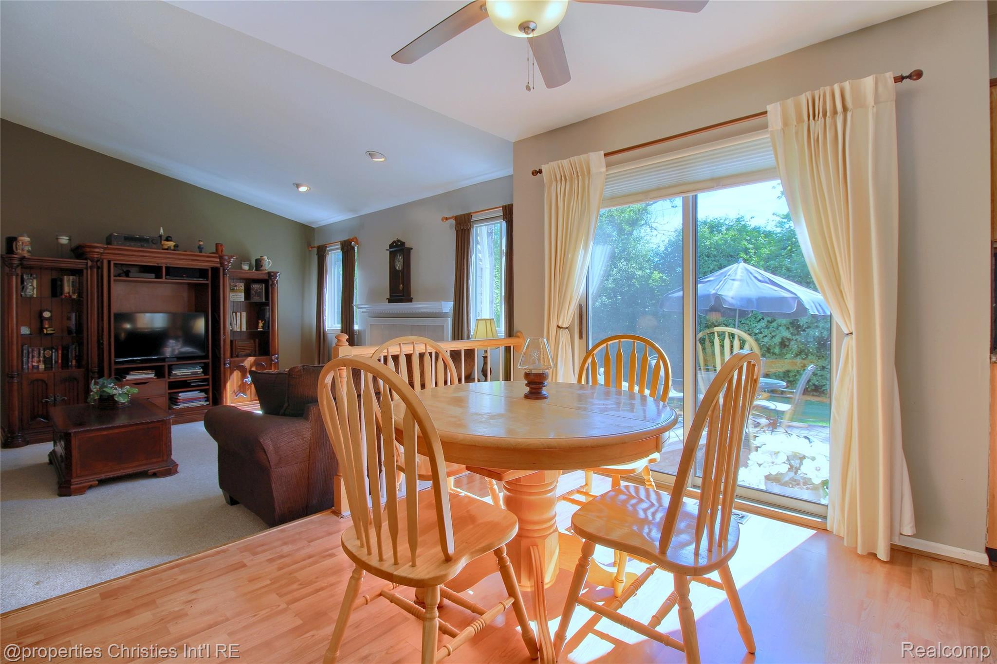 3339 Riverside Drive Canton, MI 48188 - Photo 14 of 34 Eat-In Kitchen w Doorwall to Patio