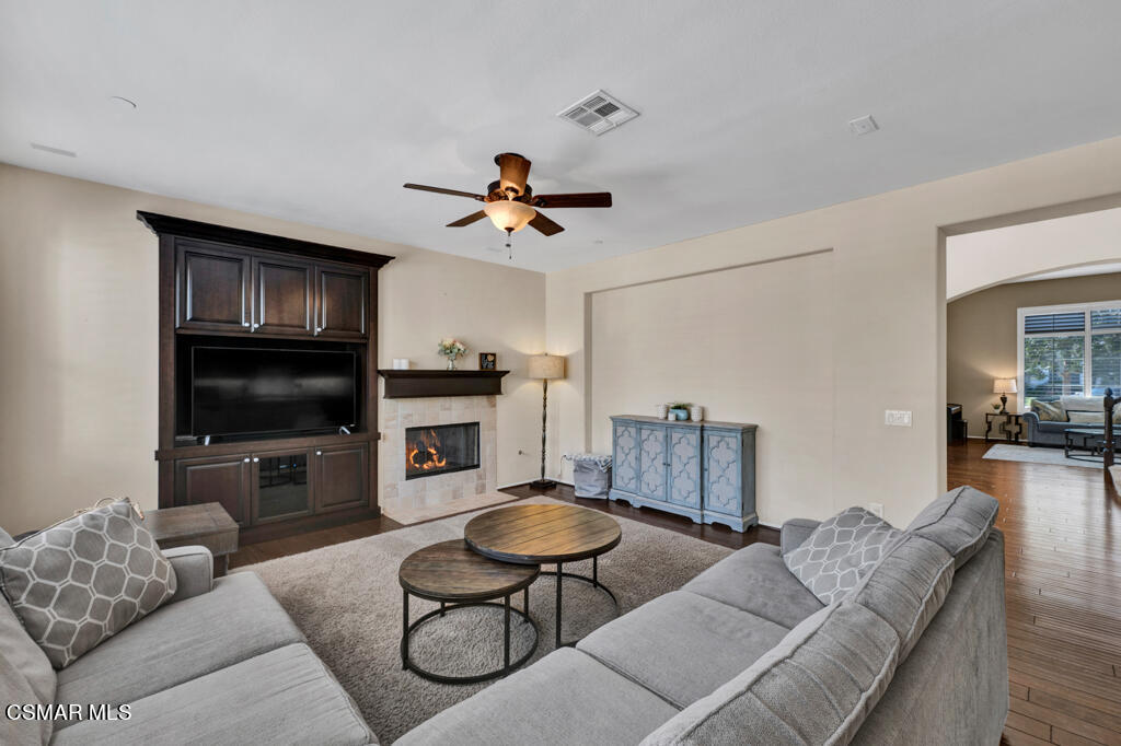 14879 Blue Ridge Court Moorpark, CA 93021 - Photo 14 of 52 14879 Blue Ridge Ct - HsHProd - 27