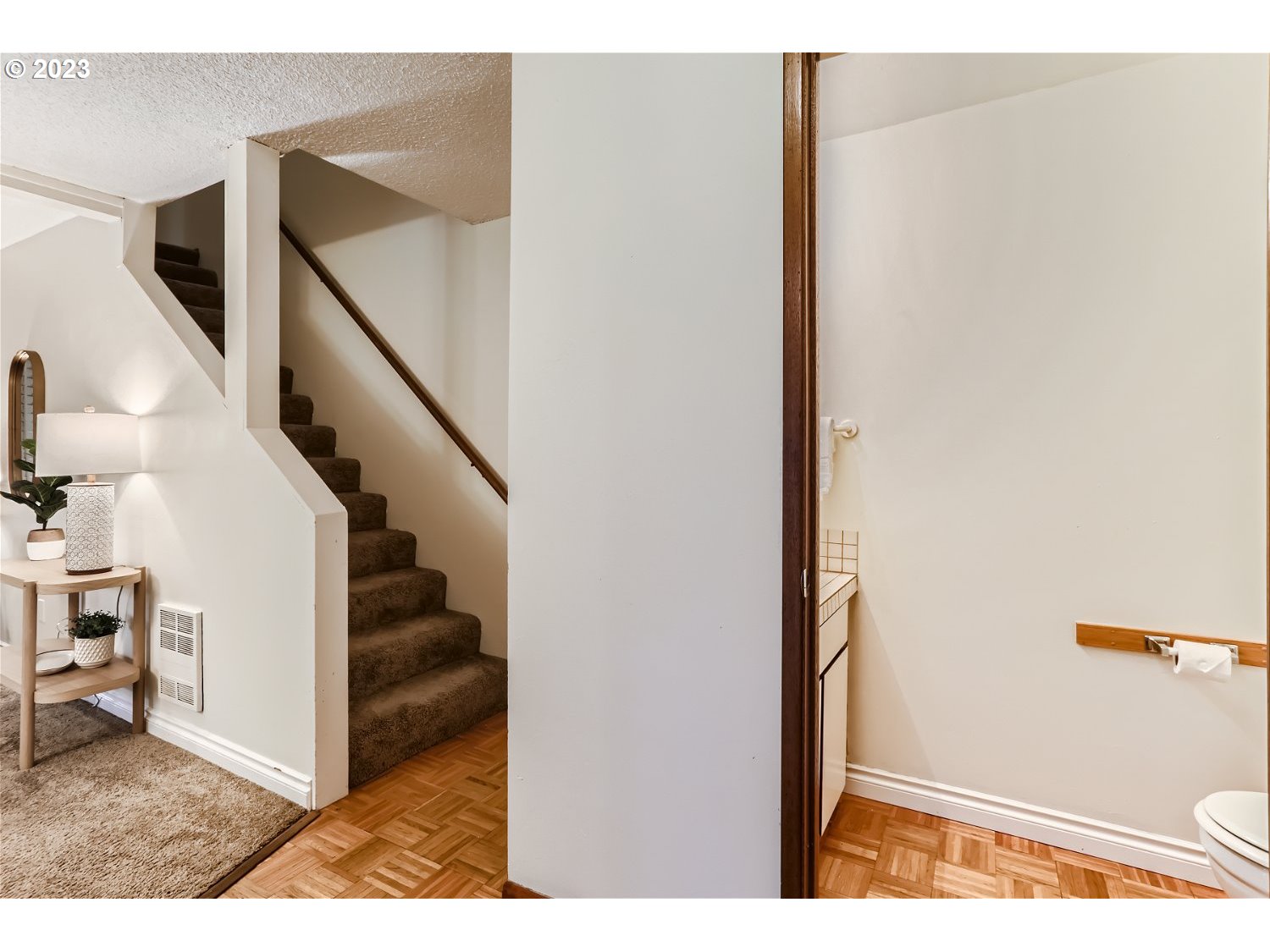 7410 South Virginia Avenue Portland, OR 97219 - Photo 13 of 27 a view of entryway and hall