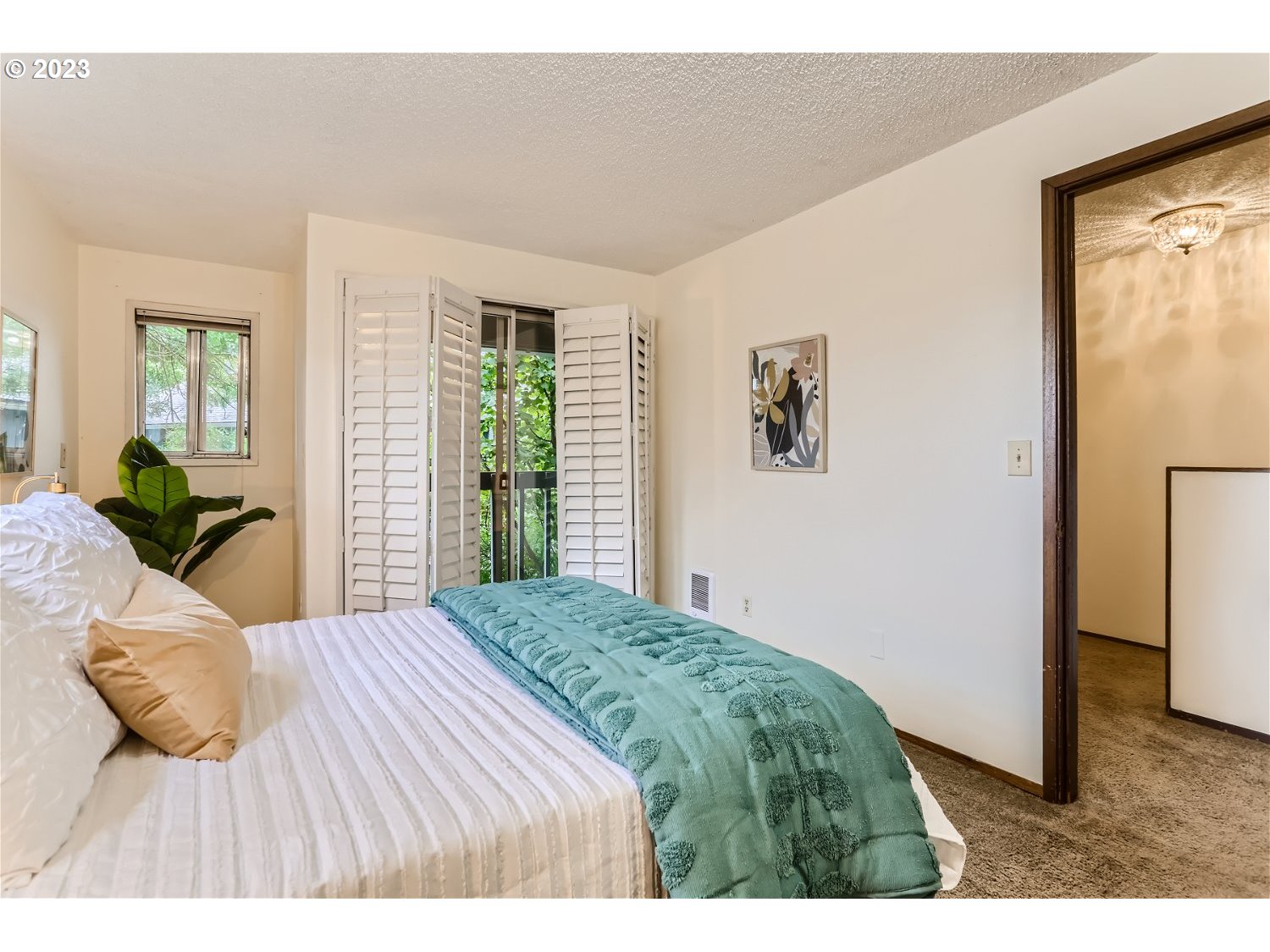 7410 South Virginia Avenue Portland, OR 97219 - Photo 17 of 27 a bedroom with a large bed and wooden floor
