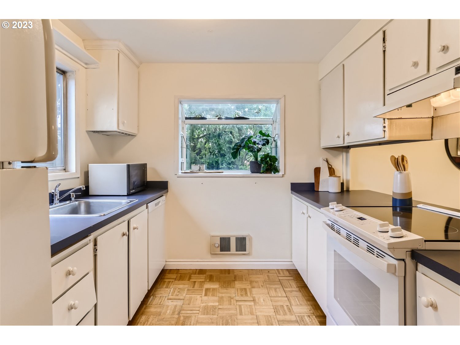 7410 South Virginia Avenue Portland, OR 97219 - Photo 4 of 27 a kitchen with a sink stove and cabinets