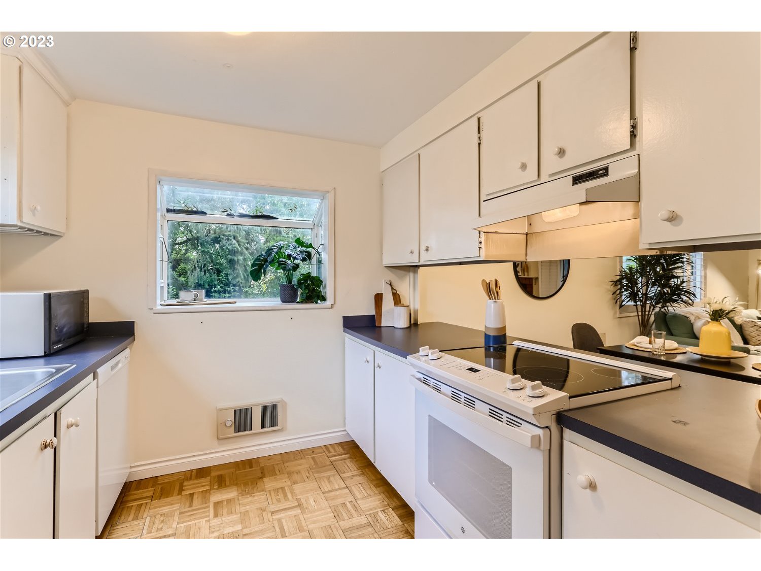 7410 South Virginia Avenue Portland, OR 97219 - Photo 5 of 27 a kitchen with a sink cabinets and window