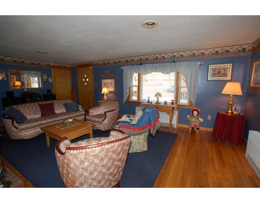 13 Freeman Road Salem, MA 01970 - Photo 8 of 23 Gallery Image 8