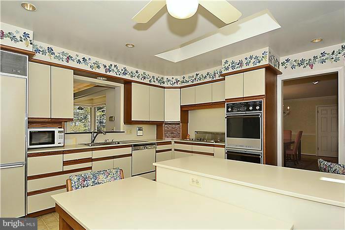 13715 Harcum Road Phoenix, MD 21131 - Photo 12 of 30 Kitchen
