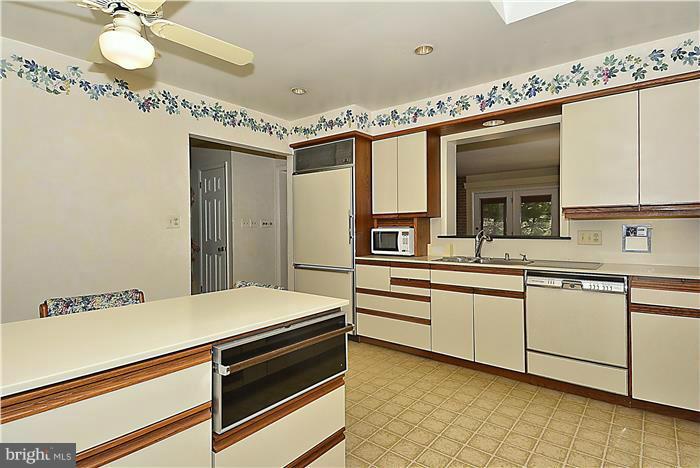 13715 Harcum Road Phoenix, MD 21131 - Photo 13 of 30 Kitchen