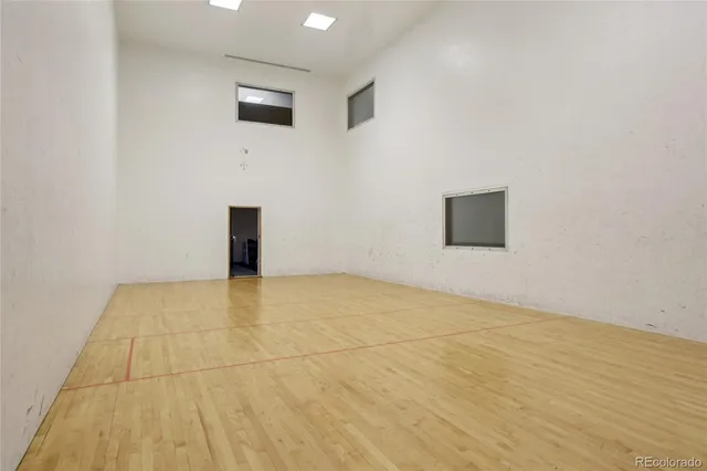 a view of utility room