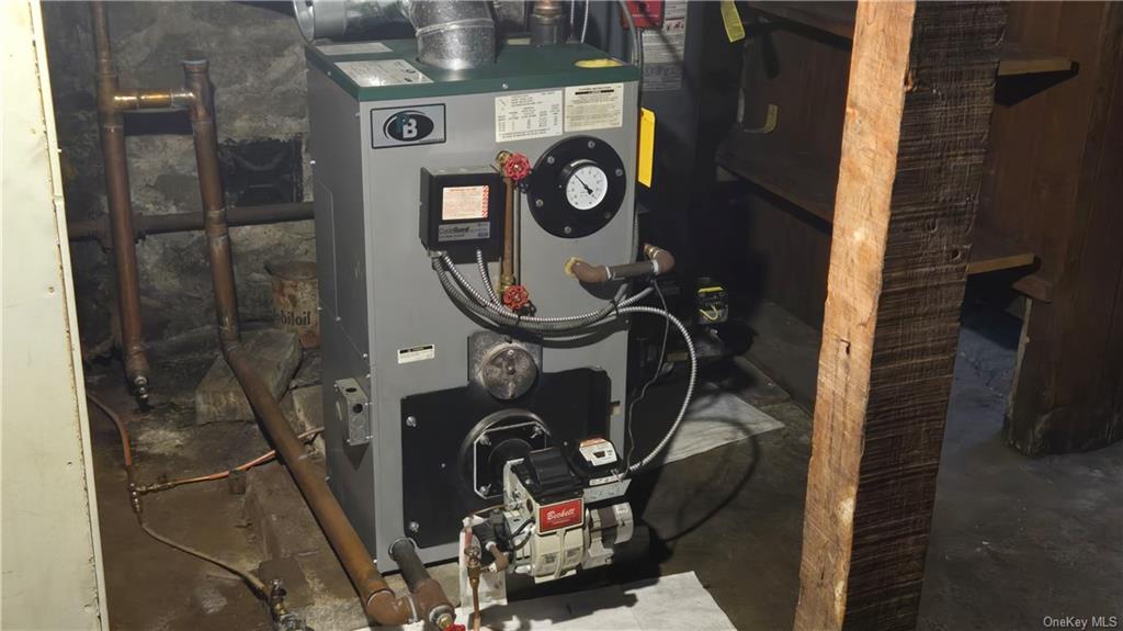 17 Old Mill Road Poughkeepsie, NY 12603 - Photo 18 of 23 a picture of door