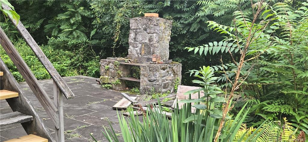 17 Old Mill Road Poughkeepsie, NY 12603 - Photo 3 of 23 a view of a garden with plants