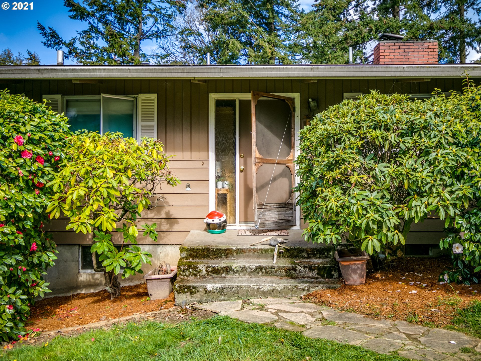 4375 Southeast View Acres Road Milwaukie, OR 97267 - Photo 3 of 32 Gallery Image 3