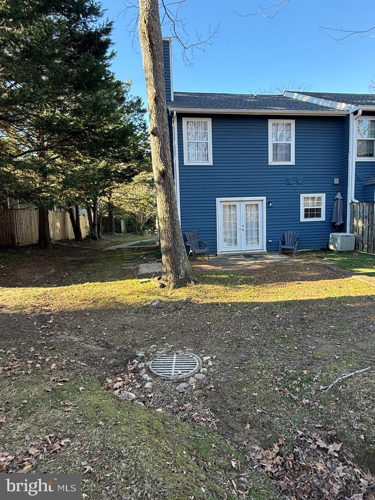 937 Breakwater Drive Annapolis, MD 21403 - Photo 4 of 27 a view of a house with swimming pool