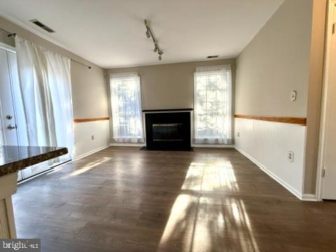 937 Breakwater Drive Annapolis, MD 21403 - Photo 9 of 27 a view of a livingroom with a fireplace
