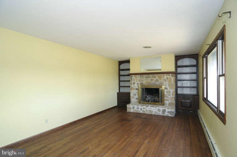 2509 Mayberry Road Westminster, MD 21158 - Photo 2 of 25 Living Room