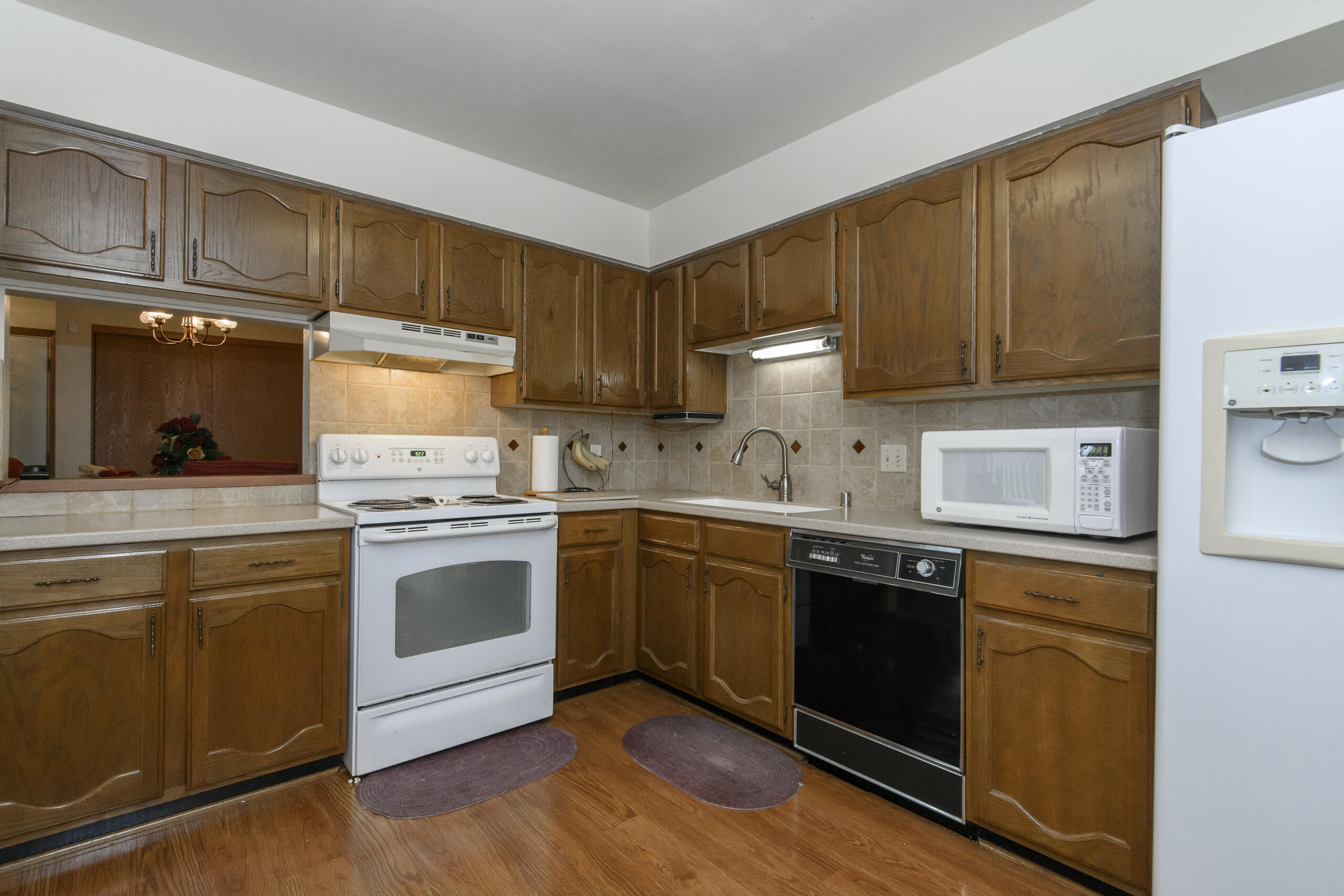 W177N9769 Riversbend Circle East Germantown, WI 53022 - Photo 10 of 34 Kitchen